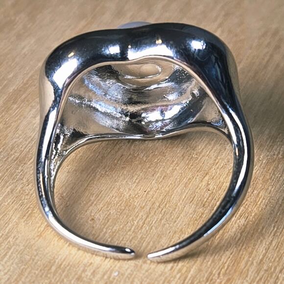 Adjustable | Modern Sculpted Heart Ring with Pearl Center - Picture 4 of 5